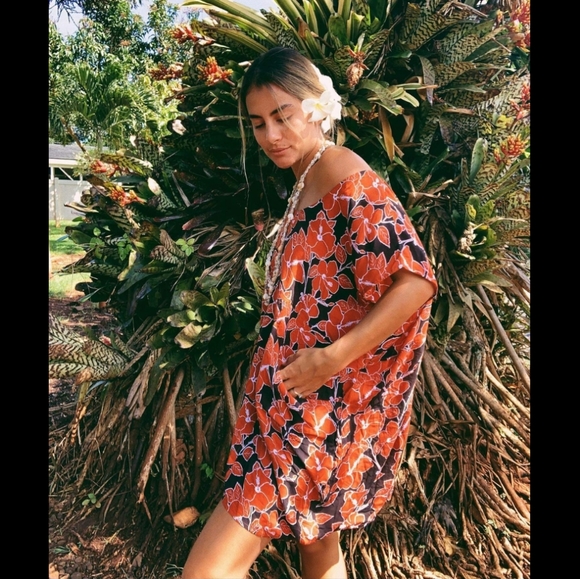 New Acacia Mana mid pacific dress red black hibiscus print L rare BNWT - Picture 4 of 16